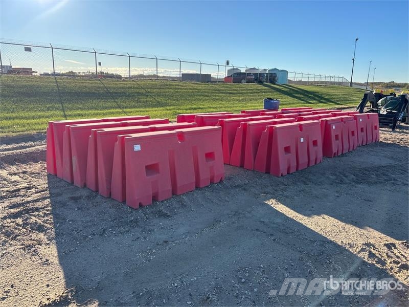 Quantity of (19) Berm Blocks Andre komponenter