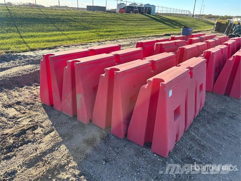 Quantity of (19) Berm Blocks Andre komponenter