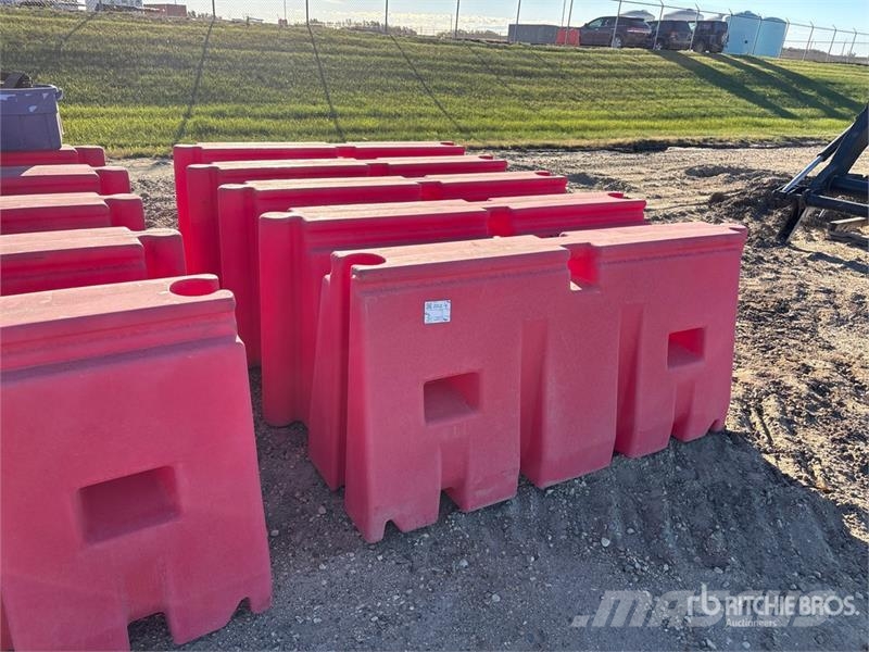 Quantity of (19) Berm Blocks Andre komponenter