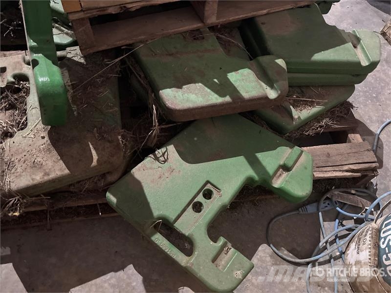 Quantity of (19) Tractor Weights Kmetijstvo - drugo
