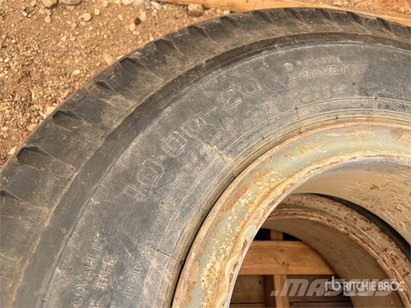  Quantity of (2) 10.00-20 Tires Opony, koła i felgi
