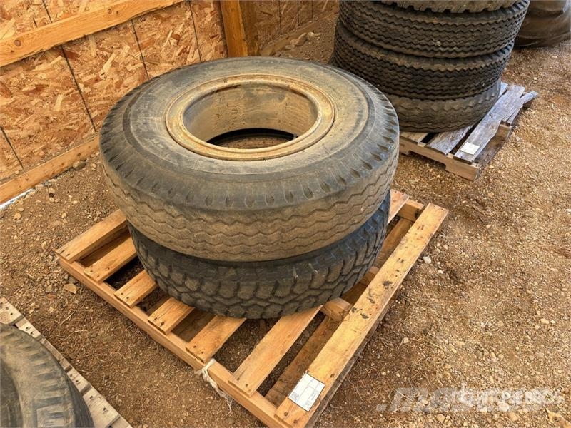  Quantity of (2) 10.00-20 Tires Opony, koła i felgi