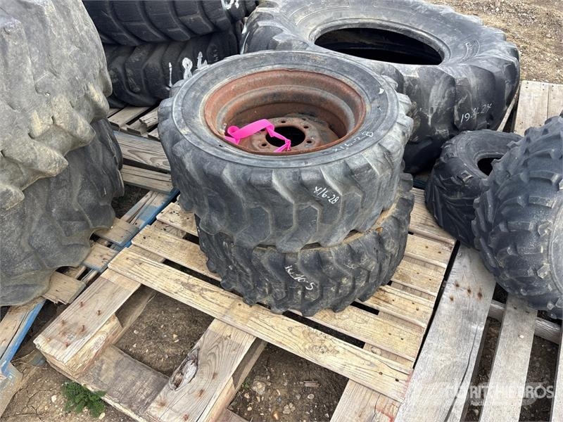 Quantity of (2) 10-16.5 Tires Gume, točkovi i felne