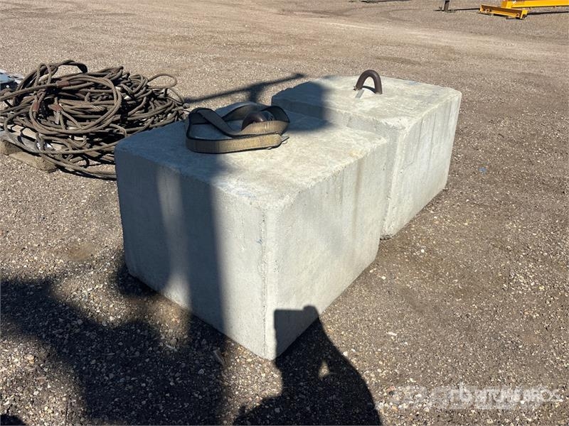 Quantity of (2) 1000 kg Concrete Weights Construction - Others