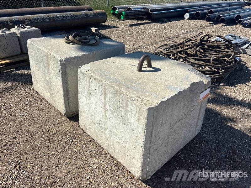 Quantity of (2) 1000 kg Concrete Weights Construction - Others