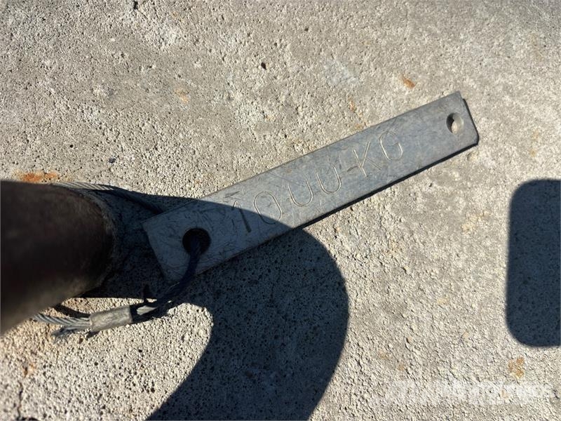 Quantity of (2) 1000 kg Concrete Weights Construction - Others