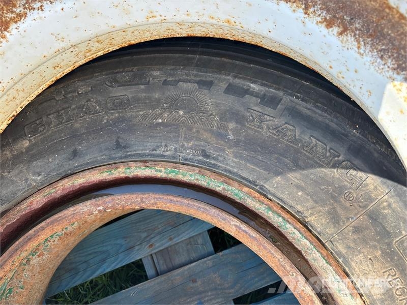 Quantity of (2) 11R22.5 Tires Tyres, wheels and rims
