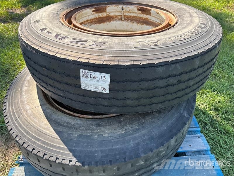 Quantity of (2) 11R22.5 Tires Tyres, wheels and rims