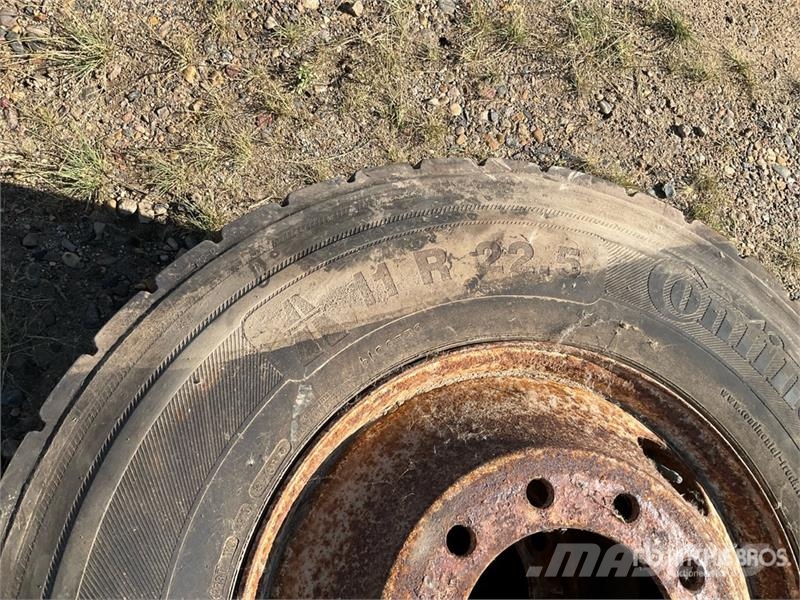 Quantity of (2) 11R22.5 Tires Шины и колёса