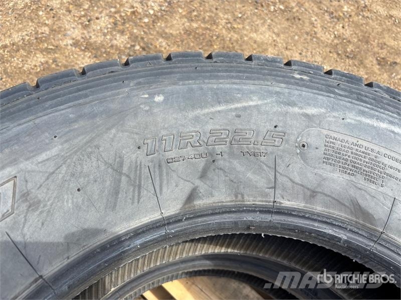 Quantity of (2) 11R22.5 Tires Opony, koła i felgi