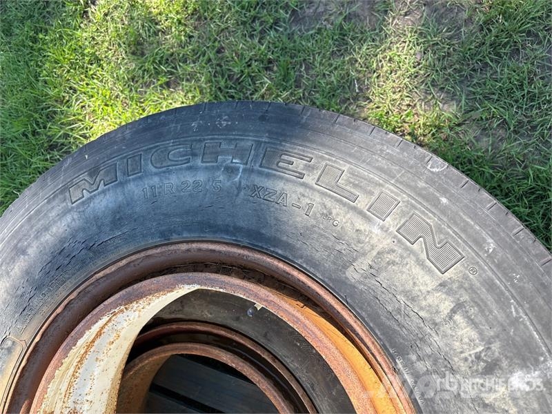 Quantity of (2) 11R22.5 Tires Tyres, wheels and rims