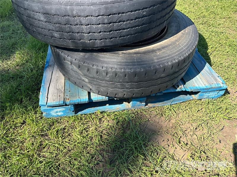 Quantity of (2) 11R22.5 Tires Tyres, wheels and rims