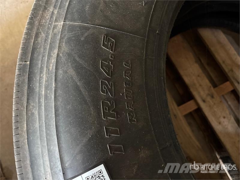  Quantity of (2) 11R24.5 Tires Gume, točkovi i felne