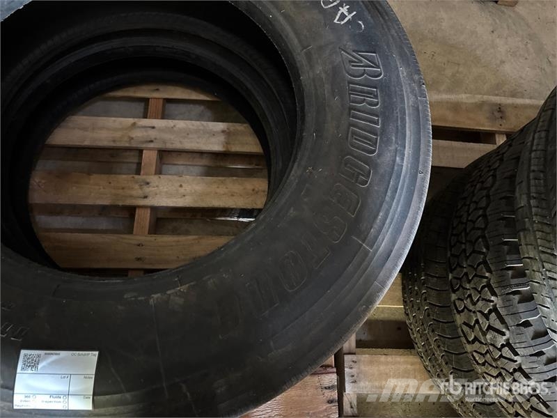  Quantity of (2) 11R24.5 Tires Gume, točkovi i felne