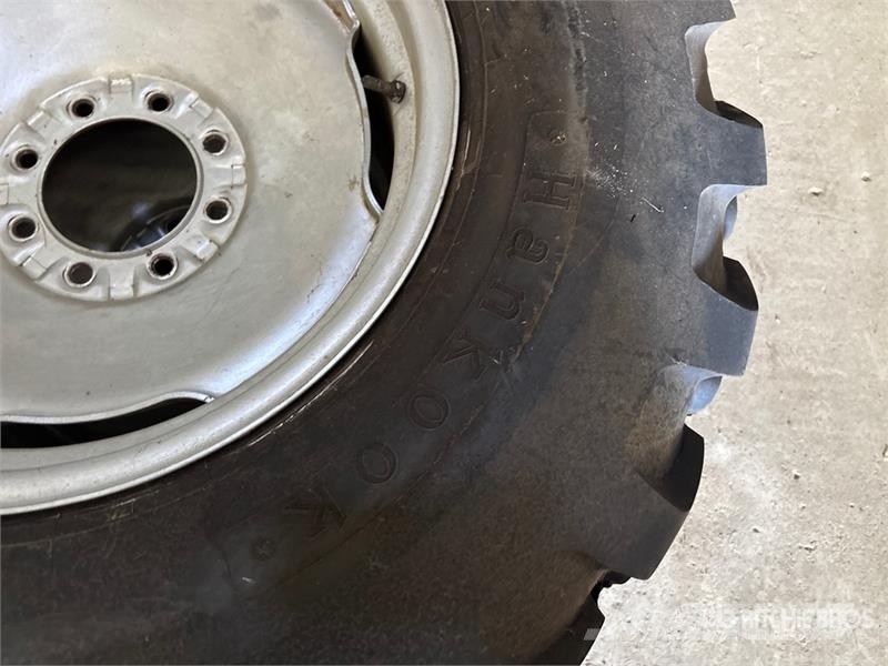  Quantity of (2) 12.00-24 Tires Gume, točkovi i felne