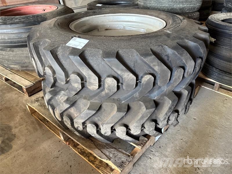  Quantity of (2) 12.00-24 Tires Gume, točkovi i felne