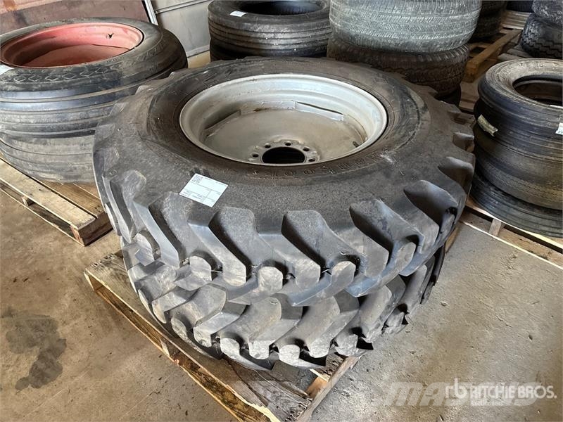  Quantity of (2) 12.00-24 Tires Gume, točkovi i felne
