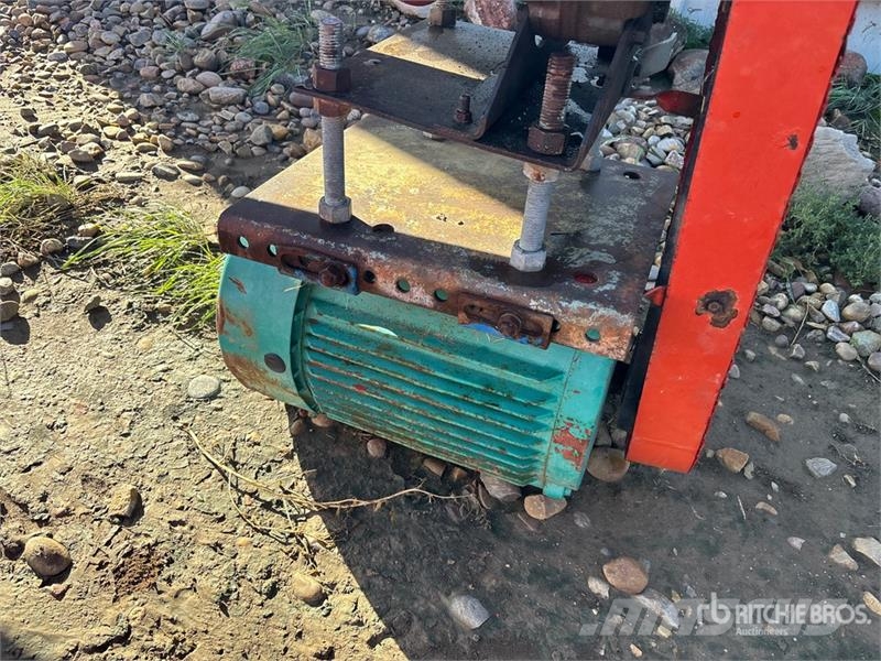 Quantity of (2) 12 in x 22 ft Grain Auger Transportbånd