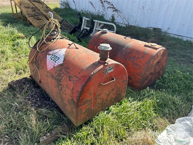 Quantity of (2) 120 gal Steel Fuel Tank صهاريج الوقود والصهاريج الإضافية