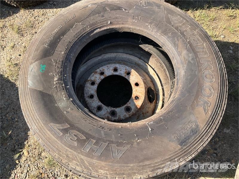 Quantity of (2) 12R22.5 Tires Шины и колёса