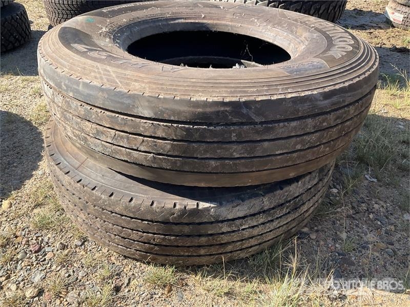 Quantity of (2) 12R22.5 Tires Шины и колёса
