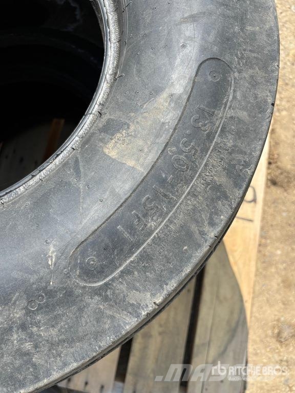 Quantity of (2) 13.5 - 15FI Tires Opony, koła i felgi