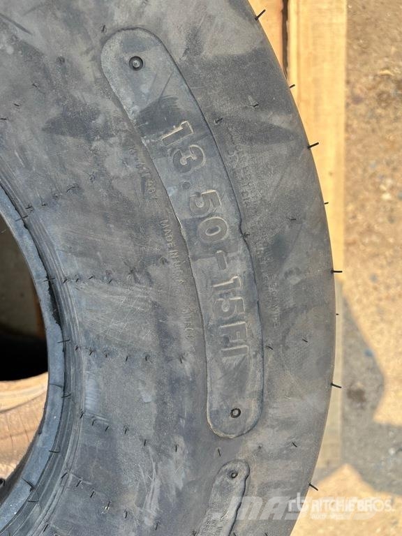 Quantity of (2) 13.5 - 15FI Tires (Unused) Opony, koła i felgi