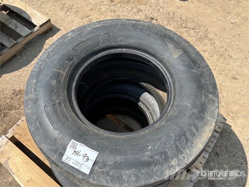 Quantity of (2) 13.5 - 15FI Tires Opony, koła i felgi
