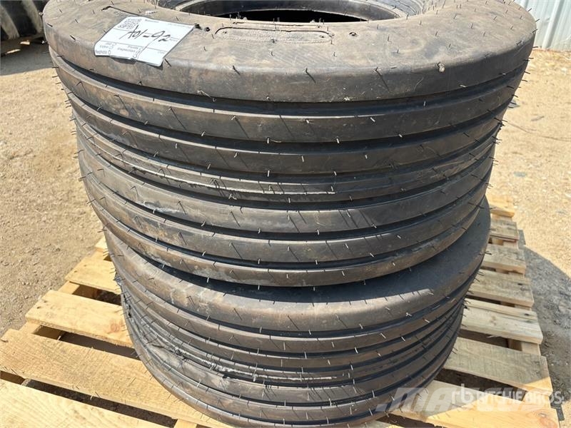 Quantity of (2) 13.5 - 15FI Tires (Unused) Opony, koła i felgi