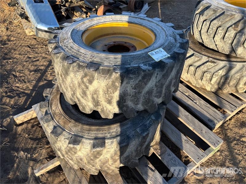 Quantity of (2) 14-17.5 Tires الإطارات والعجلات والحافات
