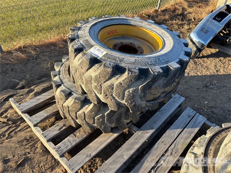 Quantity of (2) 14-17.5 Tires الإطارات والعجلات والحافات
