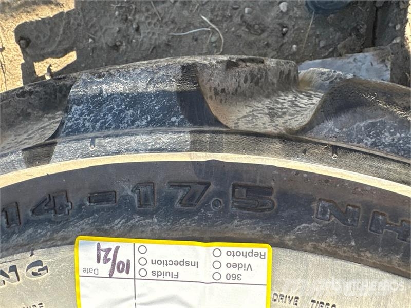 Quantity of (2) 14-17.5 Tires Opony, koła i felgi