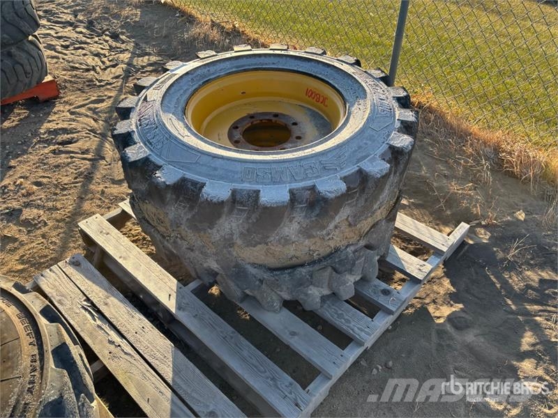 Quantity of (2) 14-17.5 Tires الإطارات والعجلات والحافات