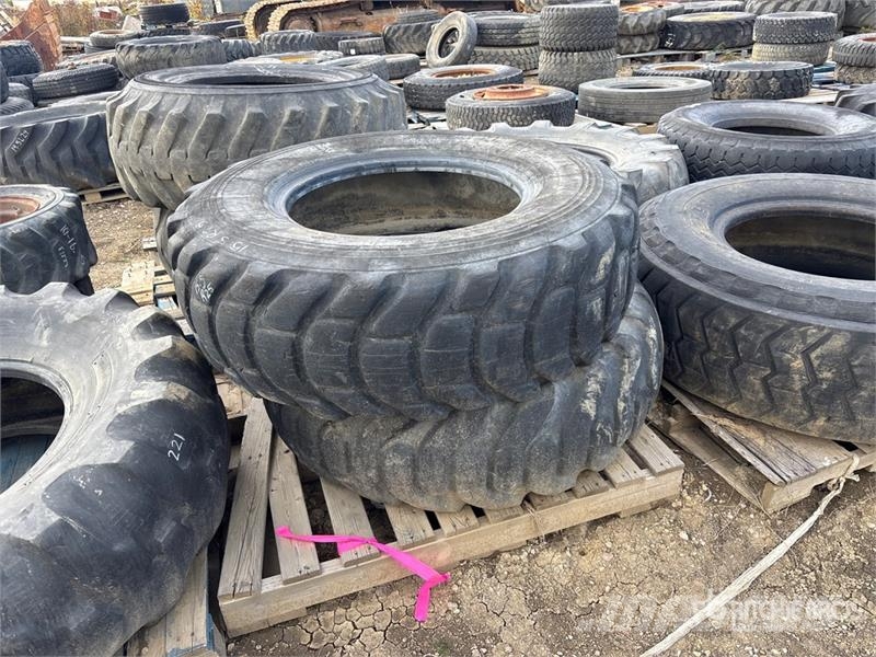  Quantity of (2) 15R25 Tires Gume, točkovi i felne