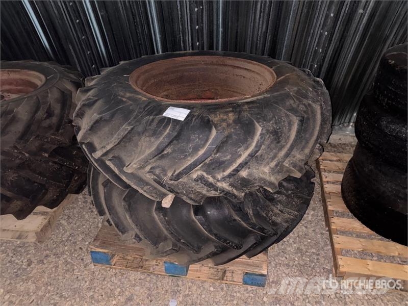  Quantity of (2) 16.9/14-30 Tires Gume, točkovi i felne