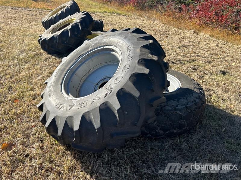 Quantity of (2) 16.9-24 Firestone & Good Year Tire Gume, točkovi i felne