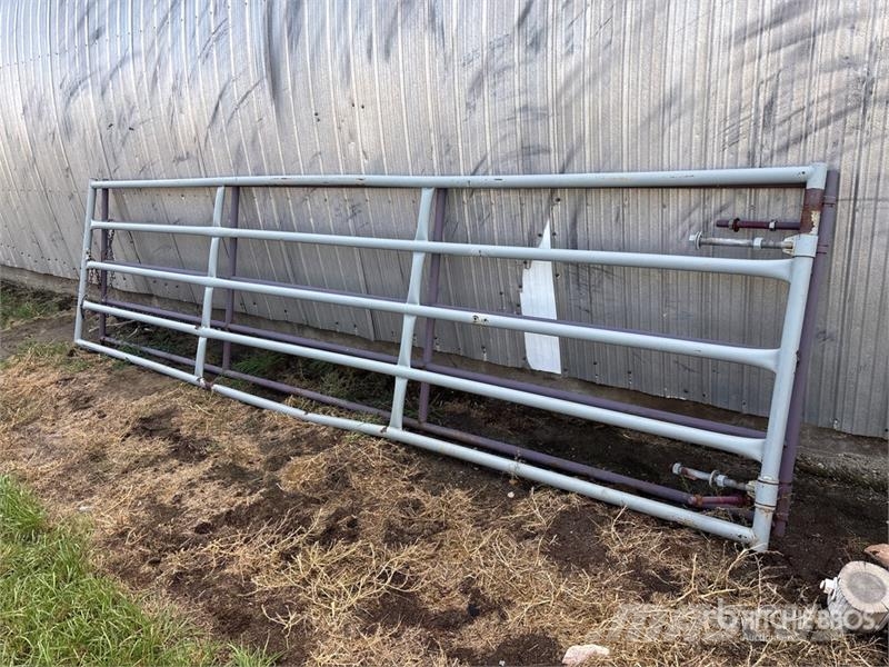  Quantity of (2) 16 ft x 4 ft Livestock Gate ماكينات وملحقات مواش أخرى