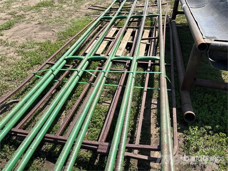  Quantity of (2) 16 ft x 4 ft Steel Swing Livestock Kiti galvijų priežiūros įrengimai