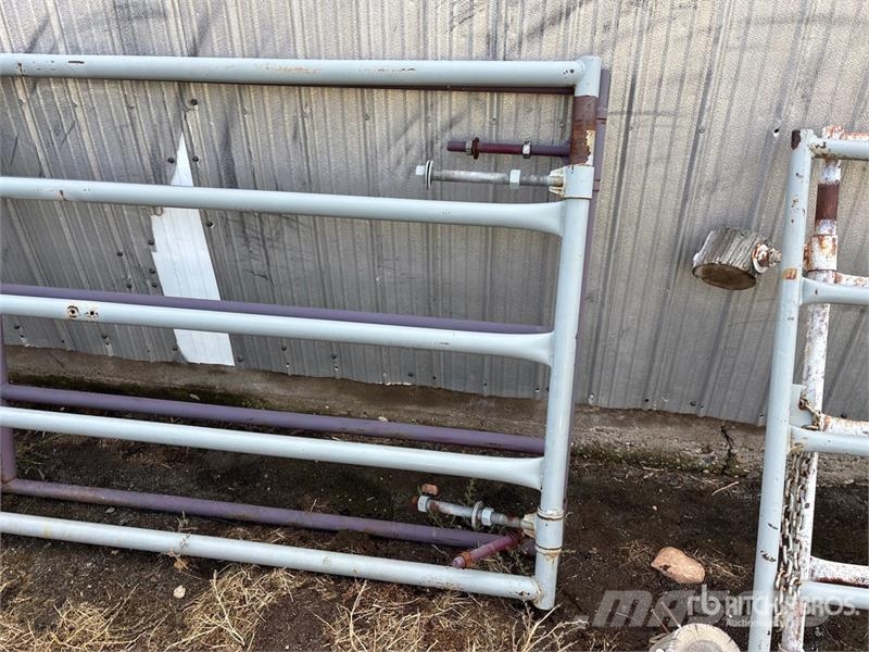  Quantity of (2) 16 ft x 4 ft Livestock Gate ماكينات وملحقات مواش أخرى