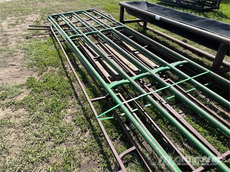  Quantity of (2) 16 ft x 4 ft Steel Swing Livestock Kiti galvijų priežiūros įrengimai