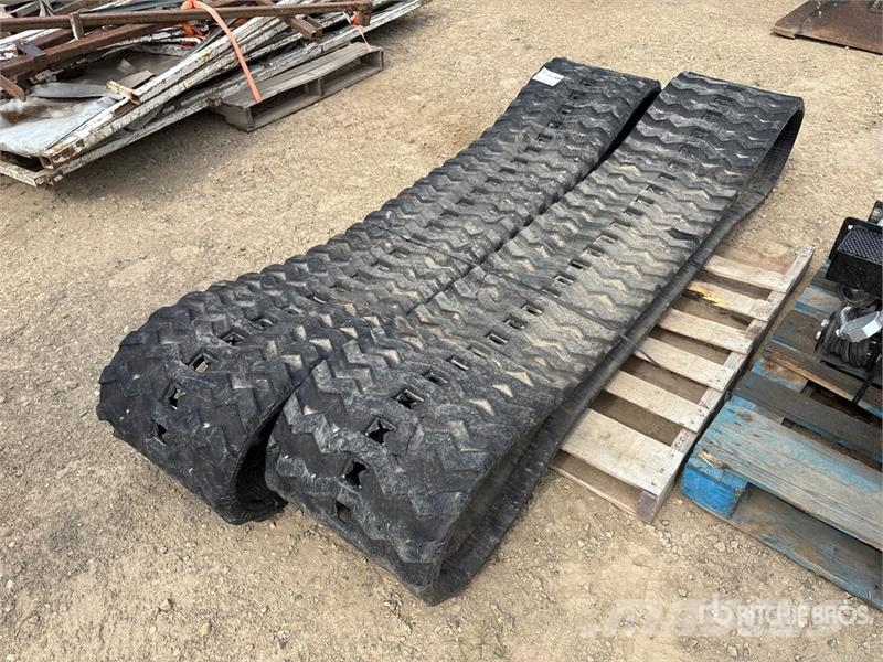  Quantity of (2) 17.5 in Rubber Tracks Drugi deli
