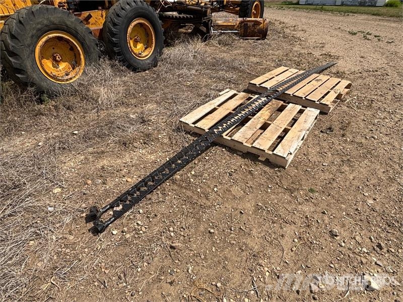 Quantity of (2) 18 ft Honey Bee Header Knife (Unus Další