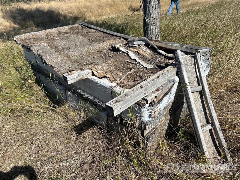  Quantity of (2) 19 ft x 10 ft Grain Hopper Bottom Täyttöpöydät, kuljettimet ja siilot