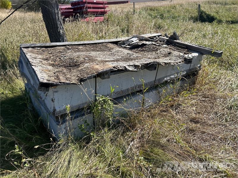  Quantity of (2) 19 ft x 10 ft Grain Hopper Bottom Täyttöpöydät, kuljettimet ja siilot