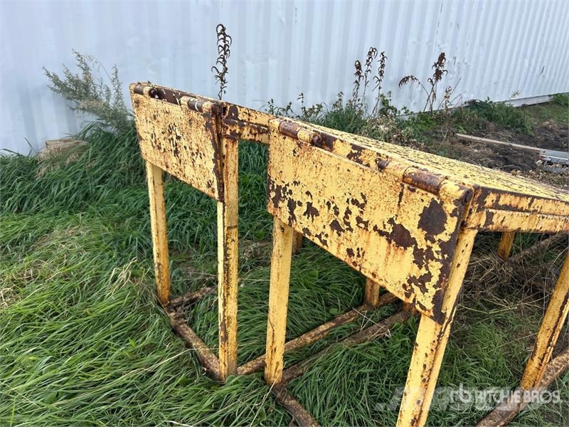 Quantity of (2) 2 ft x 12 ft x 41 in Steel Ramp Andre komponenter