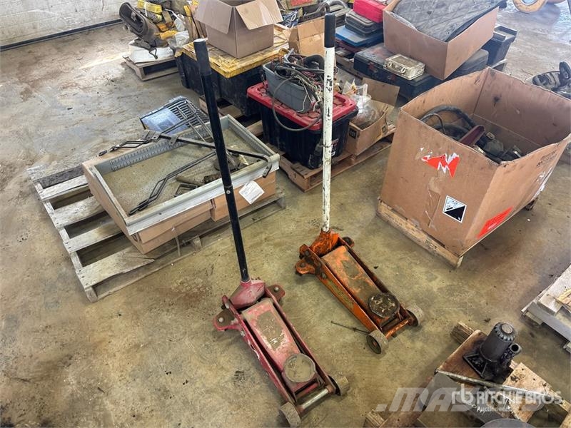 Quantity of (2) 2 Ton Floor Jacks Andre komponenter