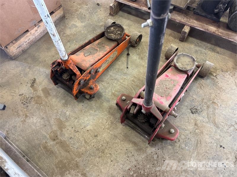 Quantity of (2) 2 Ton Floor Jacks Andre komponenter