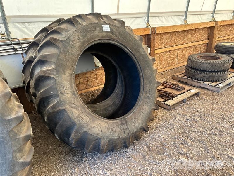Quantity of (2) 20.8-38 Tires Opony, koła i felgi