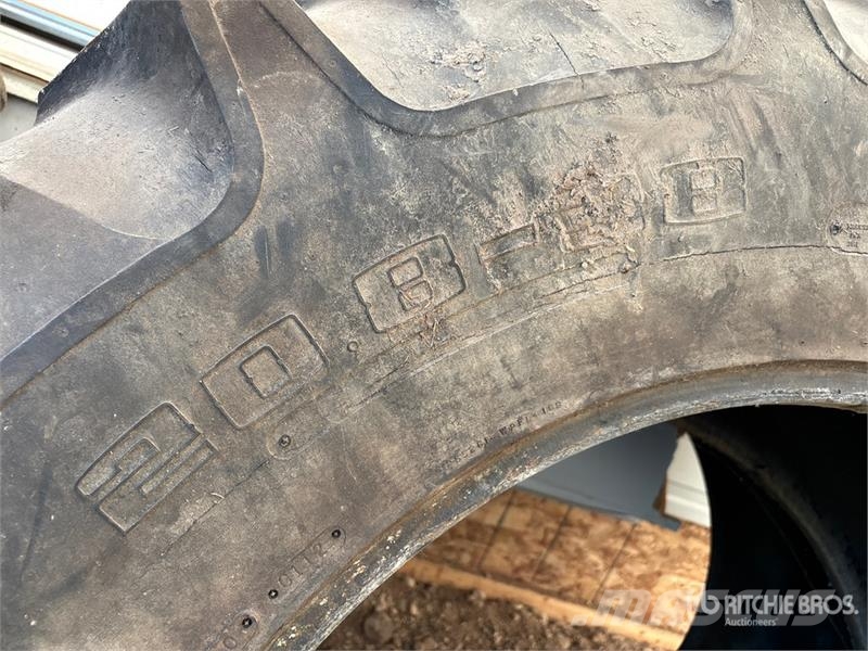Quantity of (2) 20.8-38 Tires Opony, koła i felgi