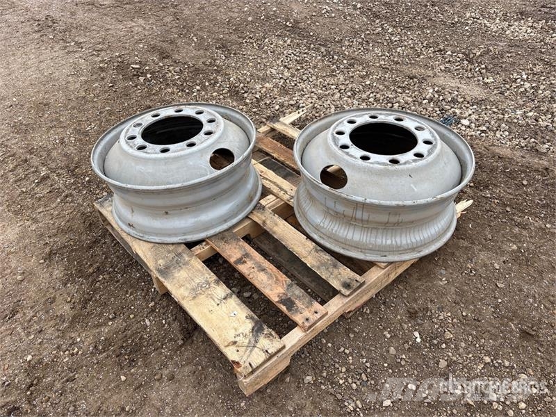  Quantity of (2) 22.5x8.25 Rims معدات النقل - غير ذلك